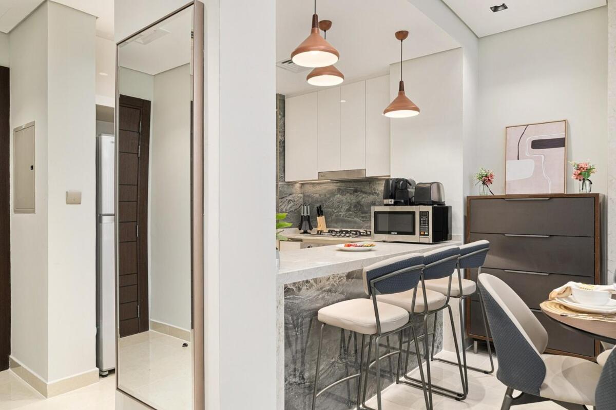 Royal Vista At Nobles Tower - Business Bay Views - Brand New Luxury 3br * Dubai