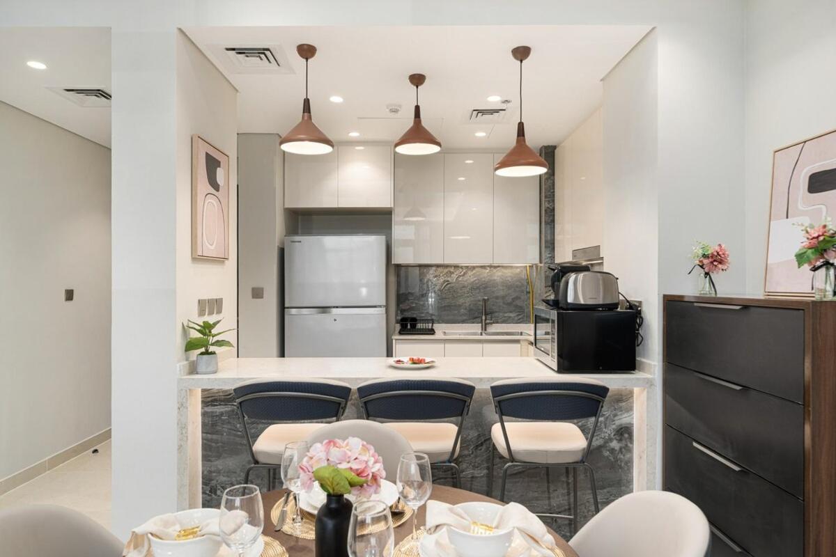 Royal Vista At Nobles Tower - Business Bay Views - Brand New Luxury 3br Apartment *