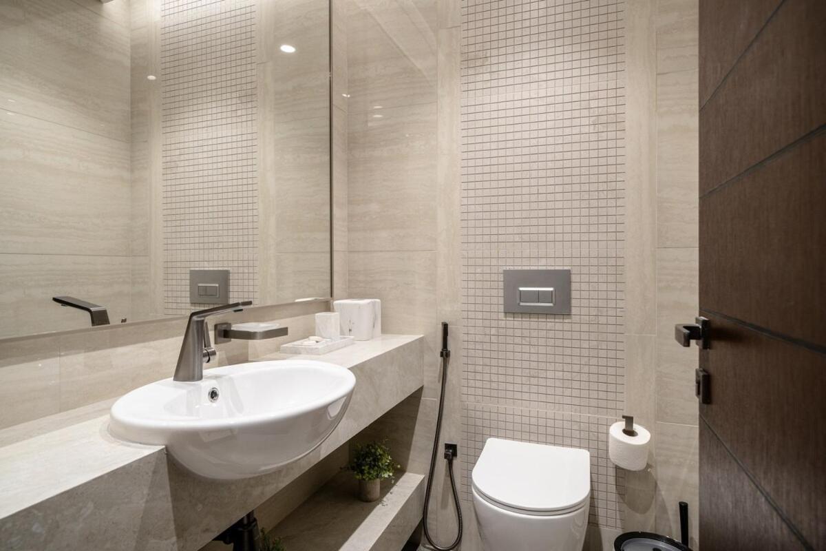 Royal Vista At Nobles Tower - Business Bay Views - Brand New Luxury 3br Apartment