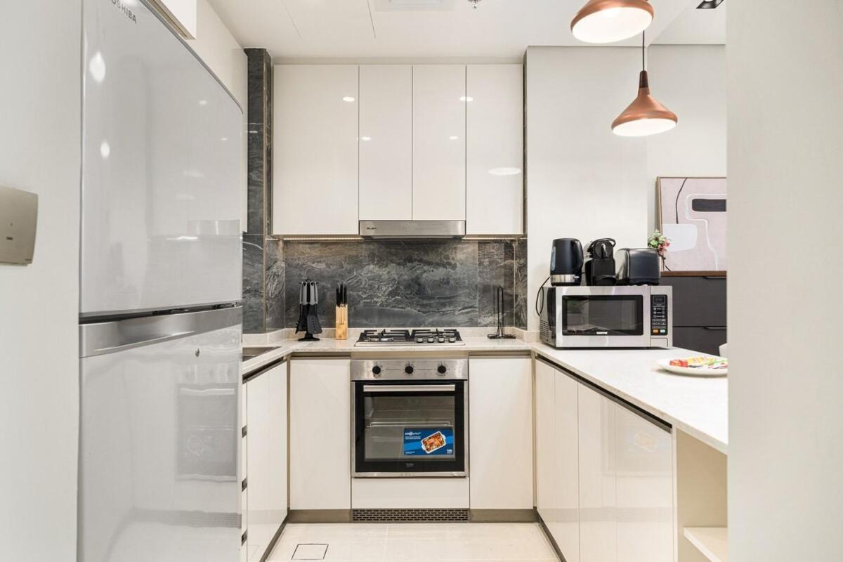 Royal Vista At Nobles Tower - Business Bay Views - Brand New Luxury 3br Apartment