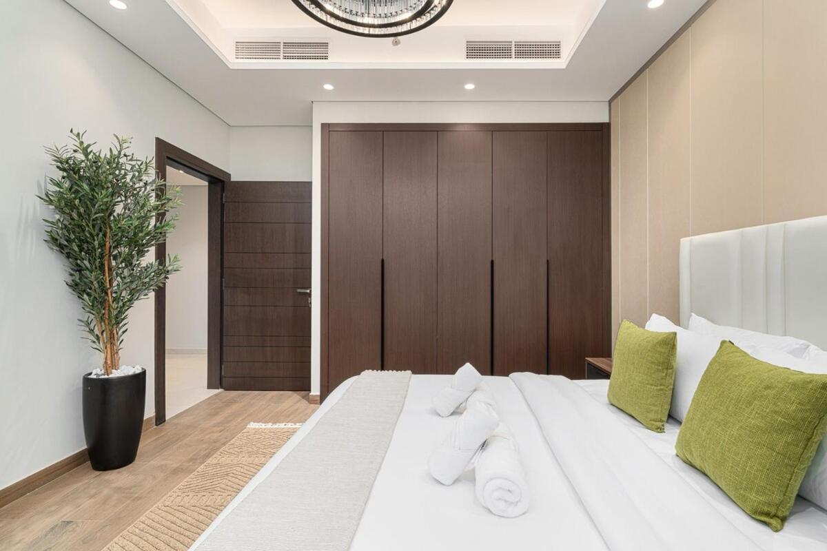 Royal Vista At Nobles Tower - Business Bay Views - Brand New Luxury 3br Apartment