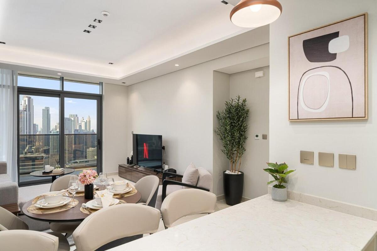 Royal Vista At Nobles Tower - Business Bay Views - Brand New Luxury 3br * Dubai