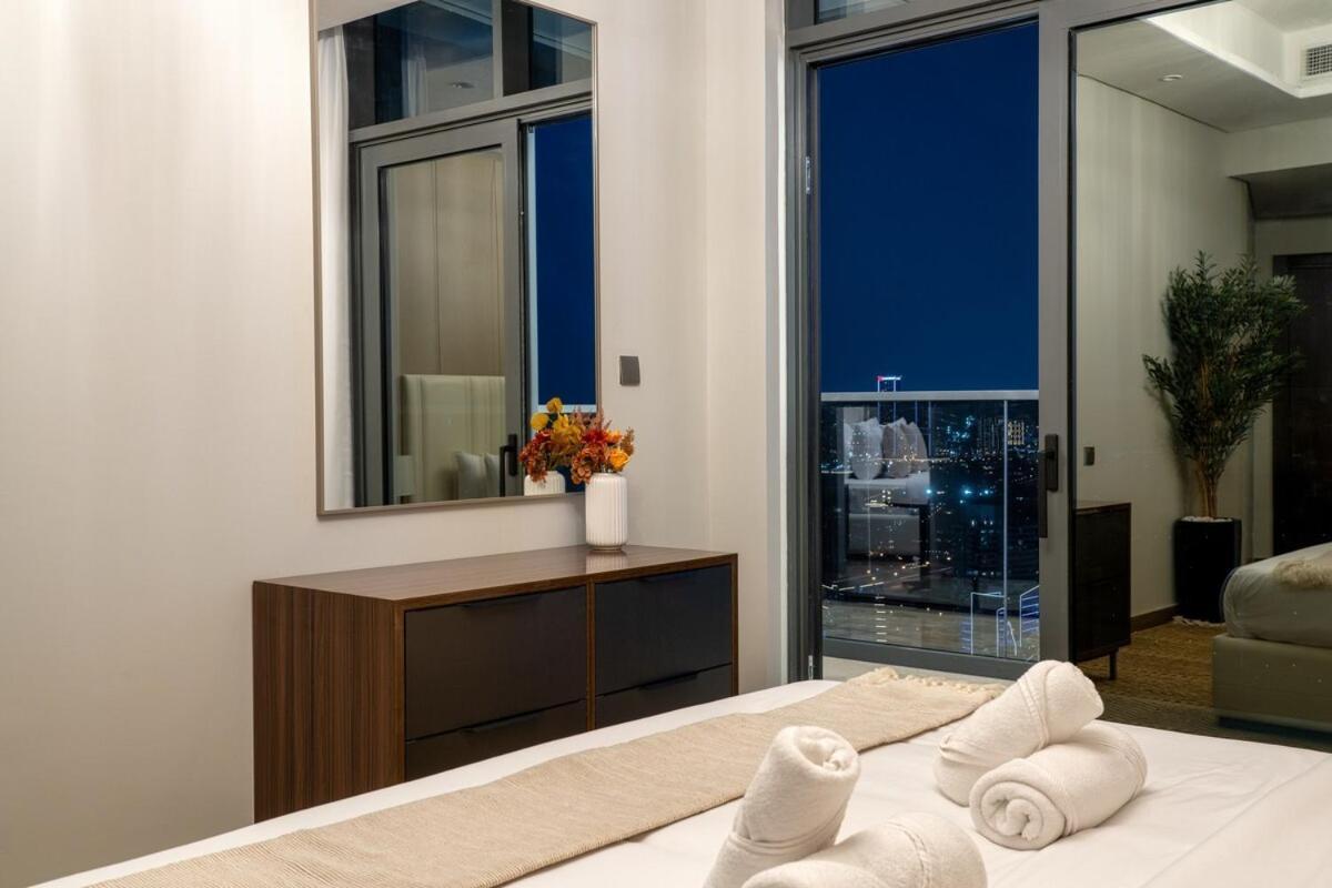 Royal Vista At Nobles Tower - Business Bay Views - Brand New Luxury 3br Apartment