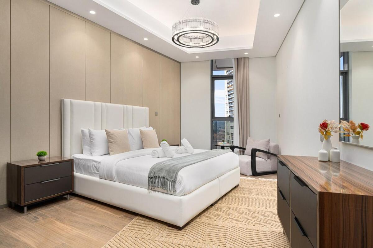 Apartment Royal Vista At Nobles Tower - Business Bay Views - Brand New Luxury 3br Dubai
