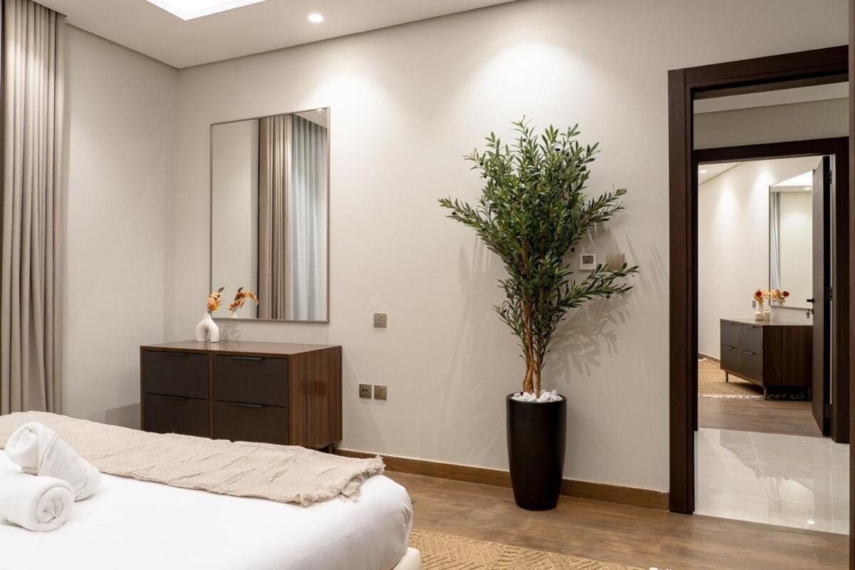 Royal Vista At Nobles Tower - Business Bay Views - Brand New Luxury 3br Dubai